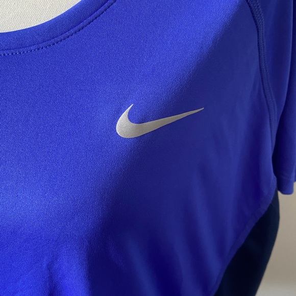 🥰Nike Top🥰 - Picture 2 of 7